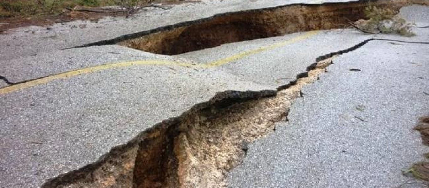 Πύργος: Άνδρας περπατούσε αμέριμνος μέχρι που... «άνοιξε η γη και τον κατάπιε» (φώτο)